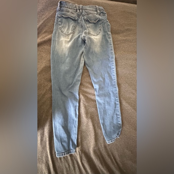 Light wash fashion nova skinny jeans - Picture 2 of 7